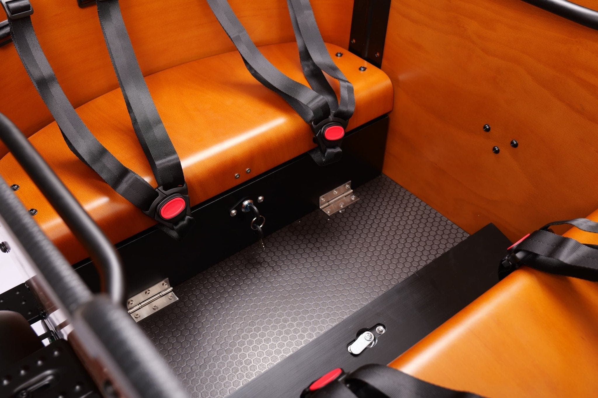 Lockable Storage Compartment + 12/12