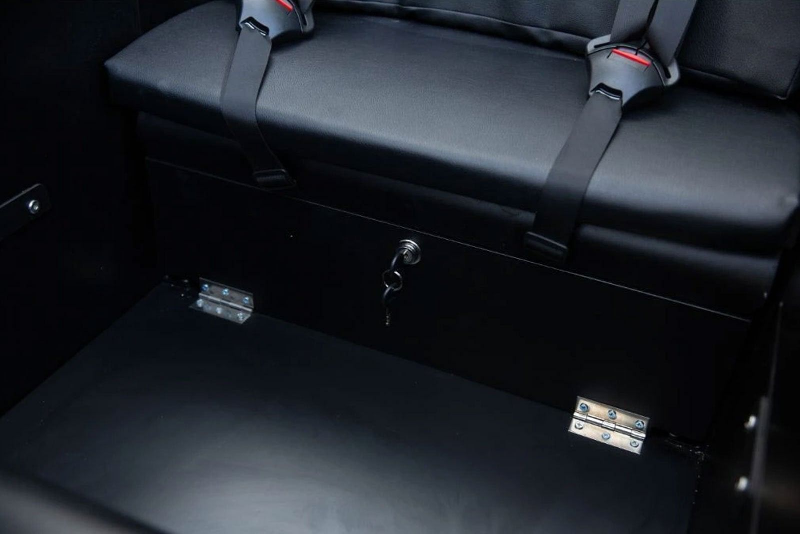 Lockable Storage Compartment + 3/12